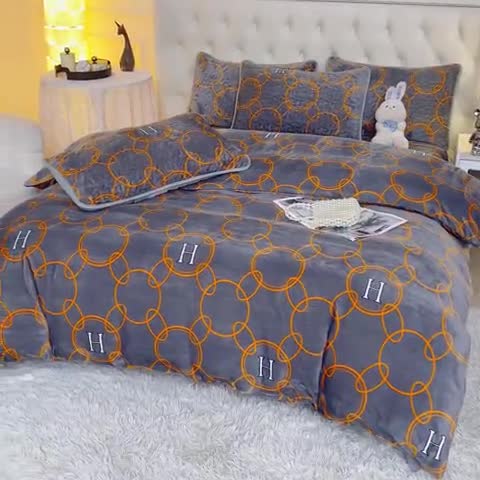 91家纺网 家纺一手货源 找家纺 梓依家纺 2023新款牛奶绒床盖款四件套 格调