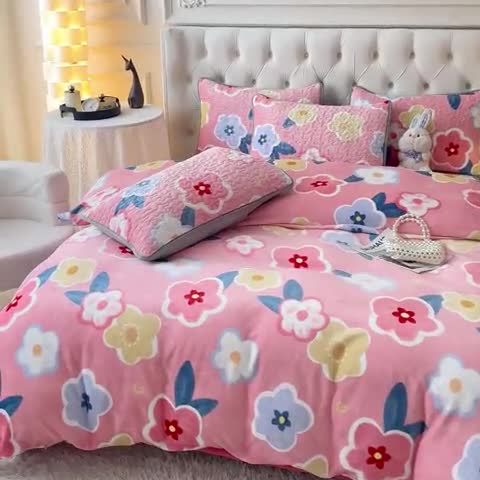 91家纺网 家纺一手货源 找家纺 梓依家纺 2023新款牛奶绒床盖款四件套 花海