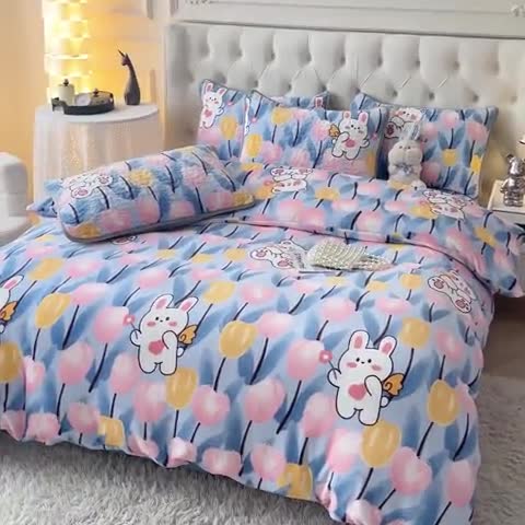 91家纺网 家纺一手货源 找家纺 梓依家纺 2023新款牛奶绒床盖款四件套 花小兔