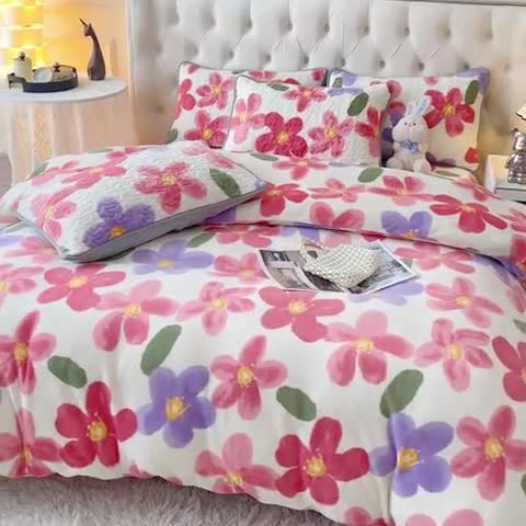 91家纺网 家纺一手货源 找家纺 梓依家纺 2023新款牛奶绒床盖款四件套 花语