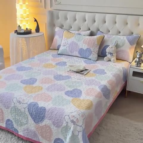 91家纺网 家纺一手货源 找家纺 梓依家纺 2023新款牛奶绒单床盖 爱心兔兔