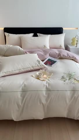 91家纺网 家纺一手货源 找家纺 秀色 100支全棉高支长绒棉四件套北欧ins风轻奢被套纯棉床上用品 铃兰花女孩-奶昔白茱萸粉