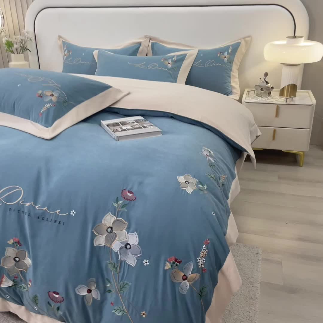 91家纺网 家纺一手货源 找家纺 欧冠 2023新款秋冬保暖云锦棉刺绣宽边盛夏光年系列四件套 盛夏光年-英蓝