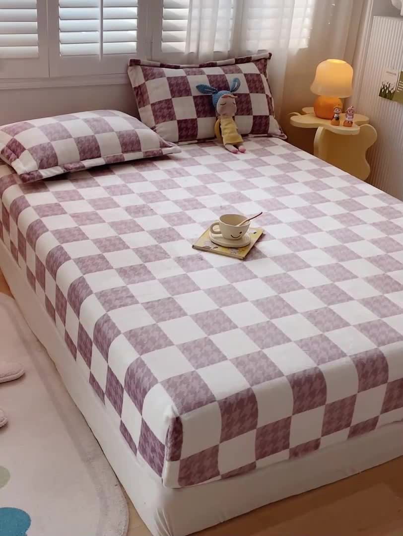 91家纺网 家纺一手货源 找家纺 欧邦 新款印花牛奶绒单品床笠 千鸟格粉