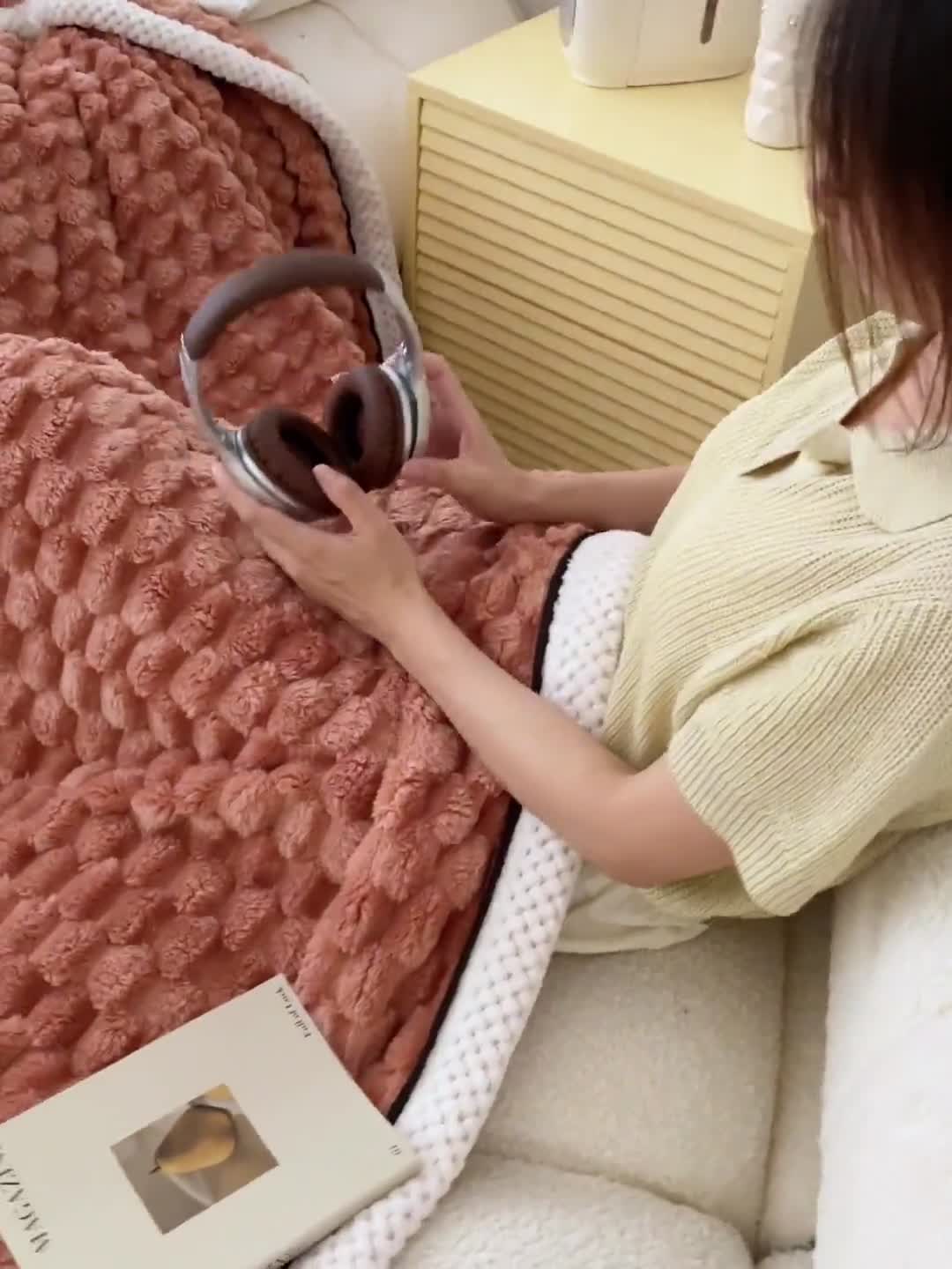 91家纺网 家纺一手货源 找家纺 爆款A类金龟绒单层毛毯贝贝绒多功能双面绒盖毯 金龟绒-焦糖