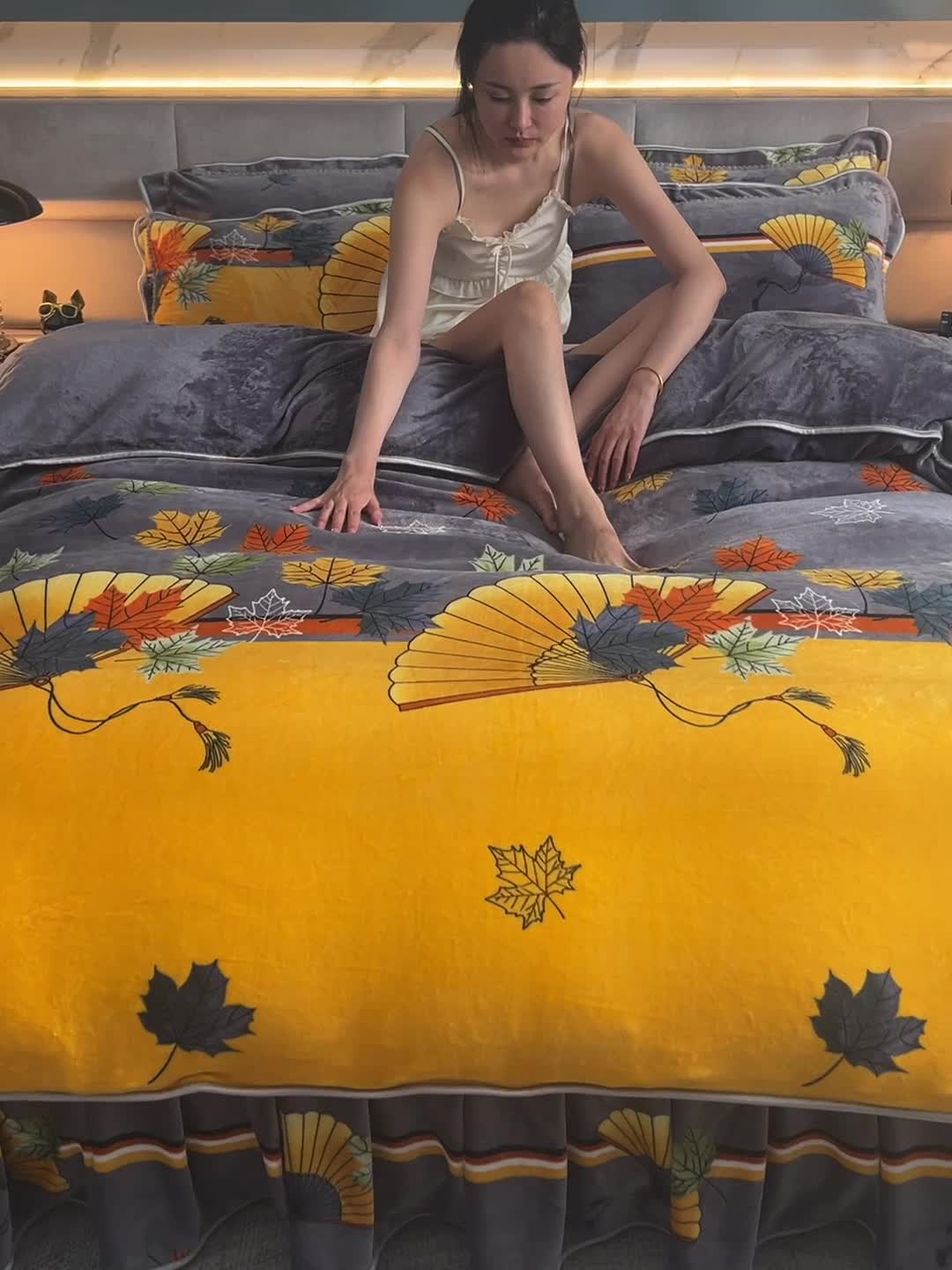 91家纺网 家纺一手货源 找家纺 盈超2023新款A类高克重印花牛奶绒金貂绒床裙款保暖绒四件套 折扇