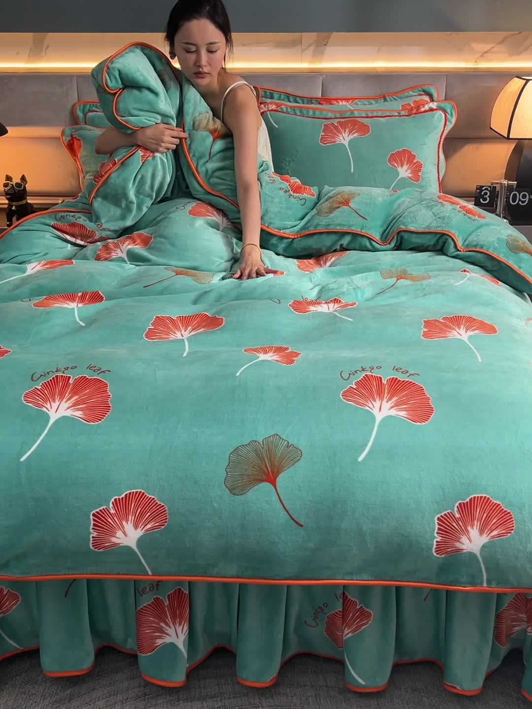 91家纺网 家纺一手货源 找家纺 盈超2023新款A类高克重印花牛奶绒金貂绒床裙款保暖绒四件套 绿庭扇叶