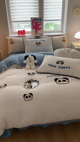 91家纺网 家纺一手货源 找家纺 蜜柚 2024新款牛奶绒贝壳边毛巾绣四件套 淘气熊猫