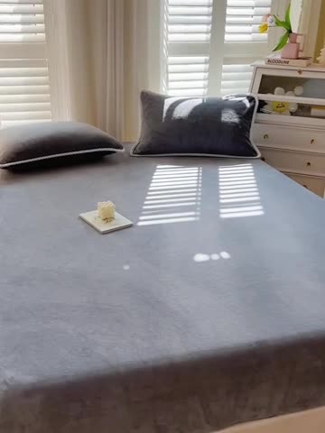 91家纺网 家纺一手货源 找家纺 857 2023新款牛奶绒床笠 浅灰