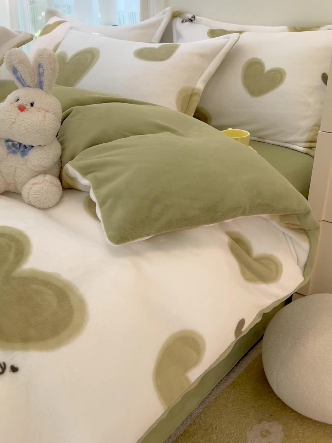 91家纺网 家纺一手货源 找家纺 川悦生活 直播爆款ins网红风200克印花小清新卡通牛奶绒四件套 萌心