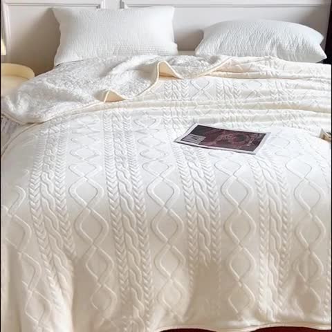 91家纺网 家纺一手货源 找家纺 宜家坊 新款秋冬高克重法莱绒羊羔绒立体剪花纯色多功能毛毯 奶油白