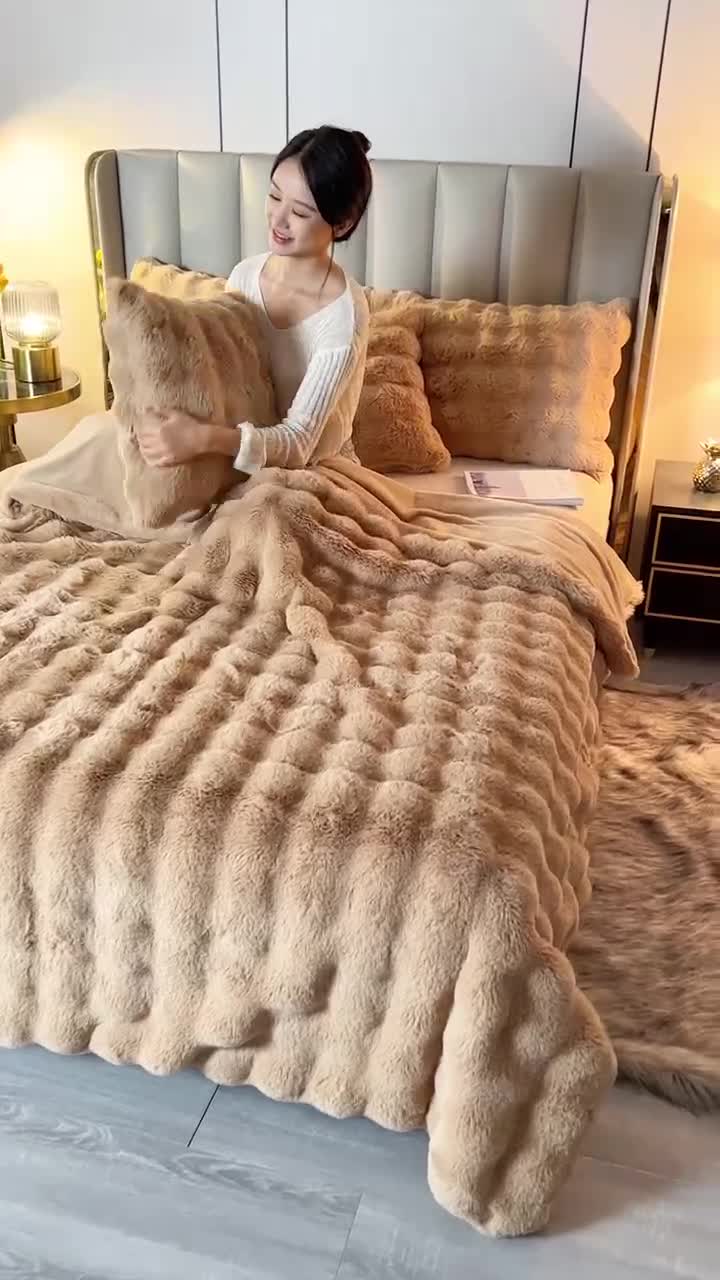 91家纺网 家纺一手货源 找家纺 新月 2023新款A版托斯卡纳兔毛B版安哥拉兔毛多功能毛毯 咖棕