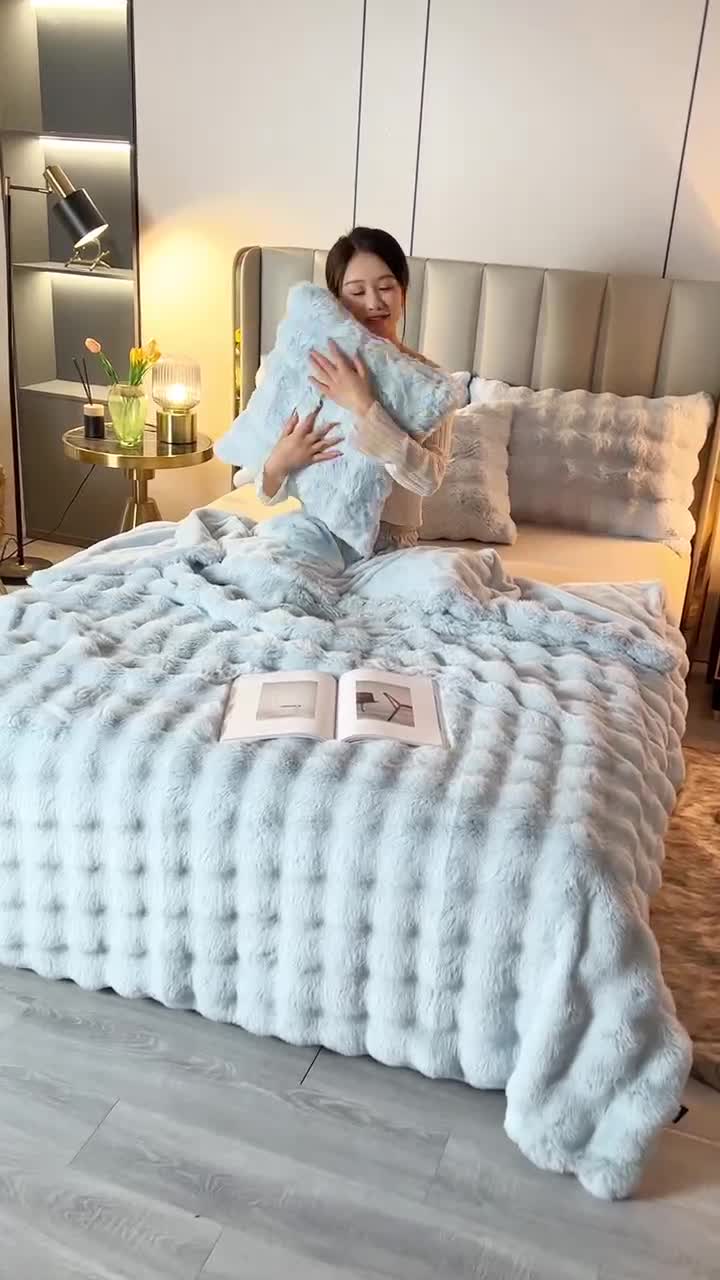 91家纺网 家纺一手货源 找家纺 新月 2023新款A版托斯卡纳兔毛B版安哥拉兔毛多功能毛毯 卡娜蓝