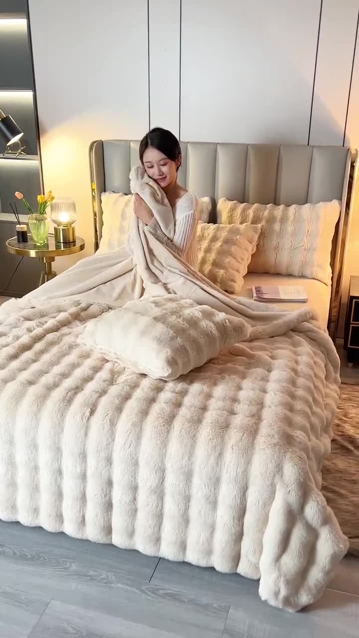 91家纺网 家纺一手货源 找家纺 新月 2023新款A版托斯卡纳兔毛B版安哥拉兔毛多功能毛毯 卡其