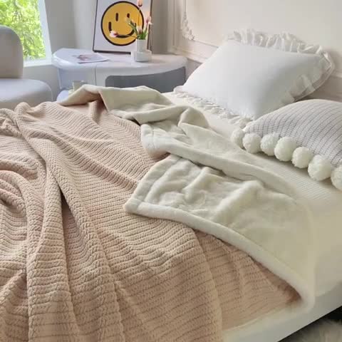 91家纺网 家纺一手货源 找家纺 春妮 2023新款A面编织绒+B面兔毛绒毛毯双层盖毯 浅卡其