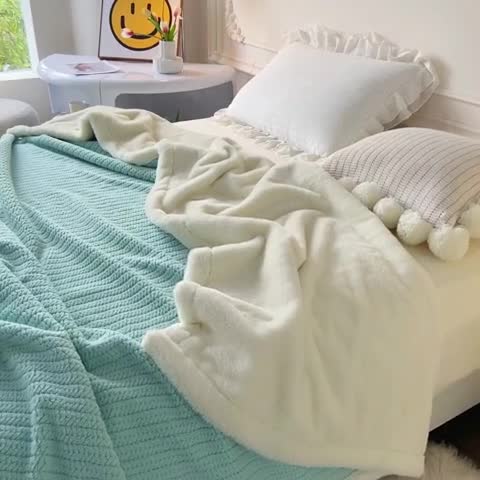 91家纺网 家纺一手货源 找家纺 春妮 2023新款A面编织绒+B面兔毛绒毛毯双层盖毯 湖水蓝