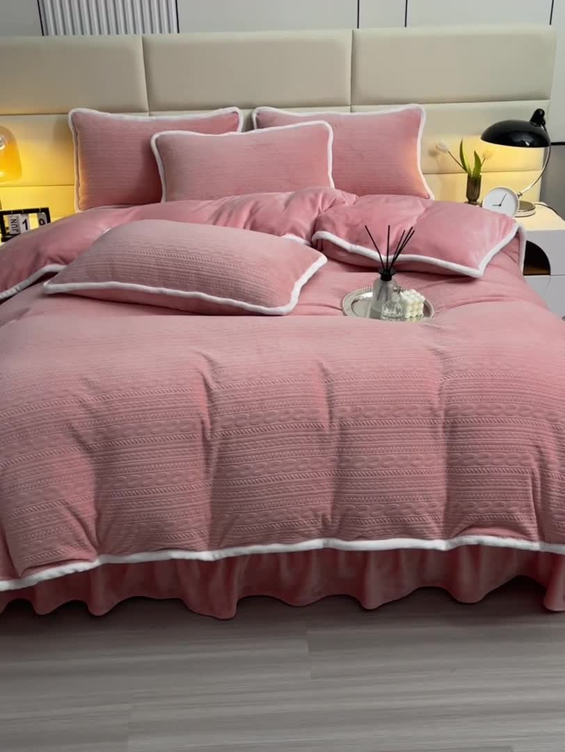 91家纺网 家纺一手货源 找家纺 畅畅家纺 2023新款A类雕花绒牛奶绒四件套 山茶花-粉