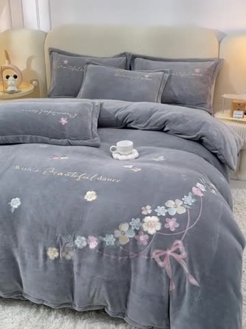 91家纺网 家纺一手货源 找家纺 畅畅家纺 2023高克重牛奶绒刺绣花四件套金貂法莱宝宝水晶雪花绒四件套 花海 -高级灰