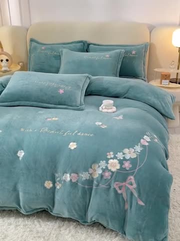 91家纺网 家纺一手货源 找家纺 畅畅家纺 2023高克重牛奶绒刺绣花四件套金貂法莱宝宝水晶雪花绒四件套 花海-湖蓝