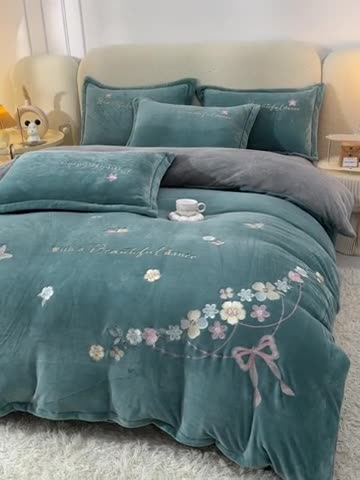 91家纺网 家纺一手货源 找家纺 畅畅家纺 2023高克重牛奶绒刺绣花四件套金貂法莱宝宝水晶雪花绒四件套 花海-湖蓝+灰