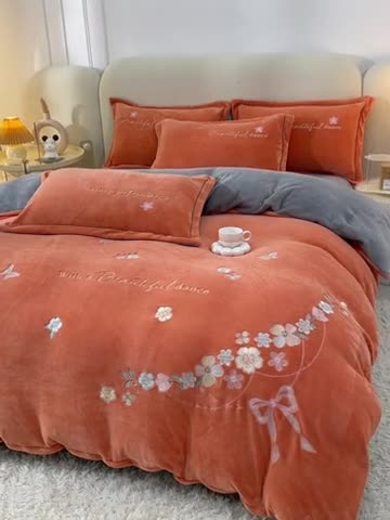 91家纺网 家纺一手货源 找家纺 畅畅家纺 2023高克重牛奶绒刺绣花四件套金貂法莱宝宝水晶雪花绒四件套 花海-桔+灰