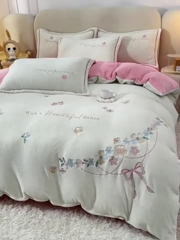 91家纺网 家纺一手货源 找家纺 畅畅家纺 2023高克重牛奶绒刺绣花四件套金貂法莱宝宝水晶雪花绒四件套 花海-奶白+粉