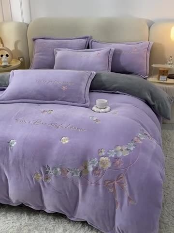 91家纺网 家纺一手货源 找家纺 畅畅家纺 2023高克重牛奶绒刺绣花四件套金貂法莱宝宝水晶雪花绒四件套 花海-紫+灰