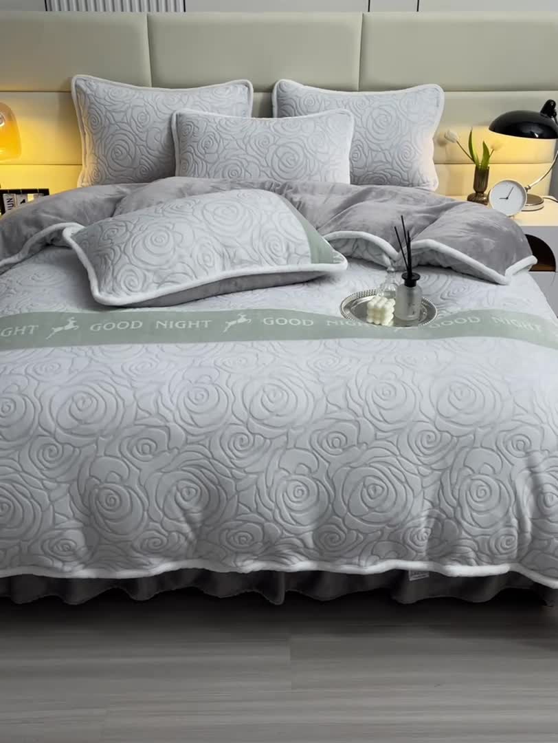 91家纺网 家纺一手货源 找家纺 畅畅家纺 2023新款A类雕花绒牛奶绒四件套 山茶花-浅灰