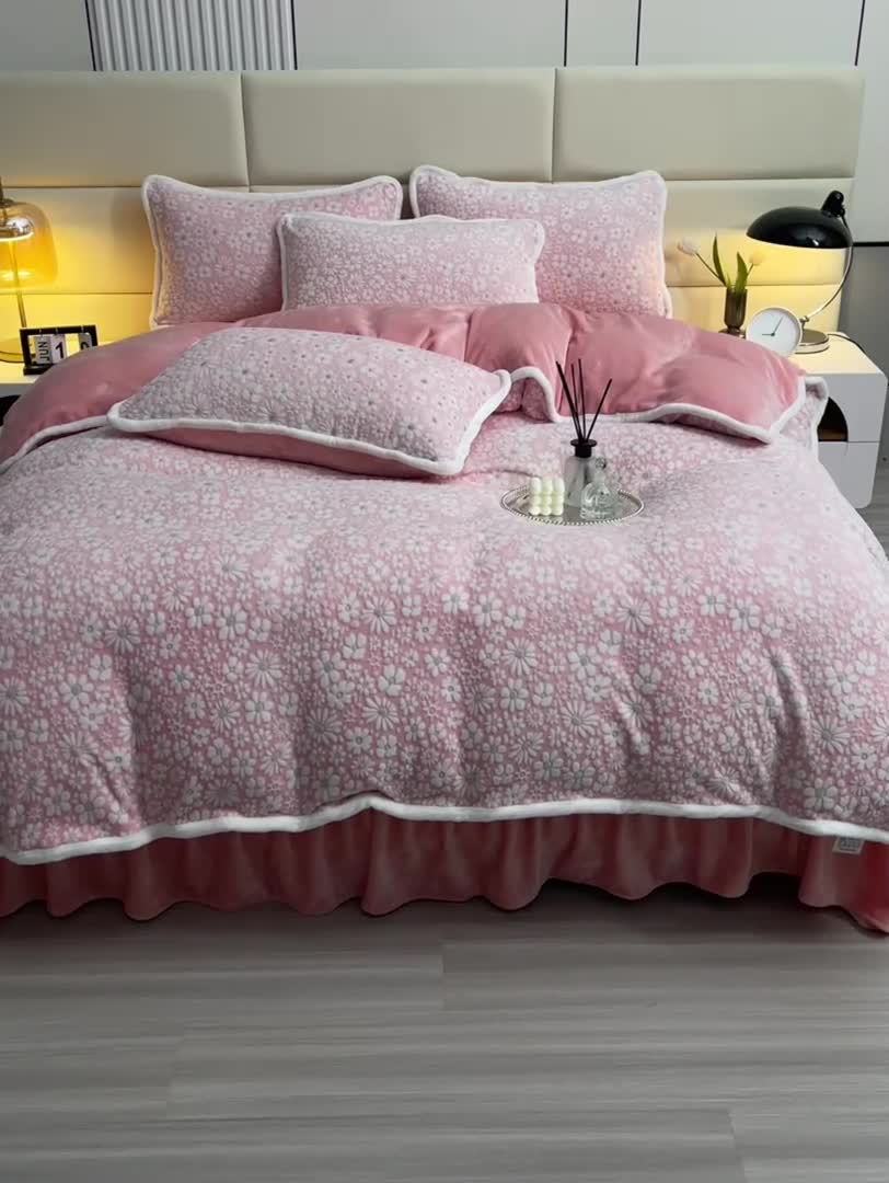 91家纺网 家纺一手货源 找家纺 畅畅家纺 2023新款A类雕花绒牛奶绒四件套 绒雪花-粉