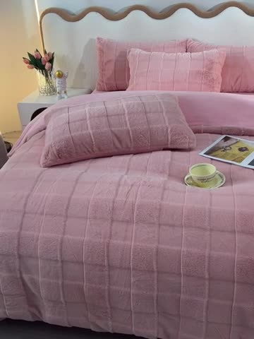 91家纺网 家纺一手货源 找家纺 畅畅家纺 2023新款兔毛绒兔兔绒懒兔绒立体剪花牛奶绒四件套 蜜桃粉