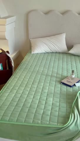 91家纺网 家纺一手货源 找家纺 三味舒屋 2024新款牛奶绒夹棉床笠 方格春绿