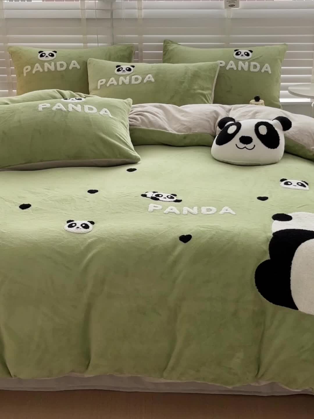 91家纺网 家纺一手货源 找家纺 娜娜 2023新款牛奶绒毛巾绣套件 熊猫多多-草绿