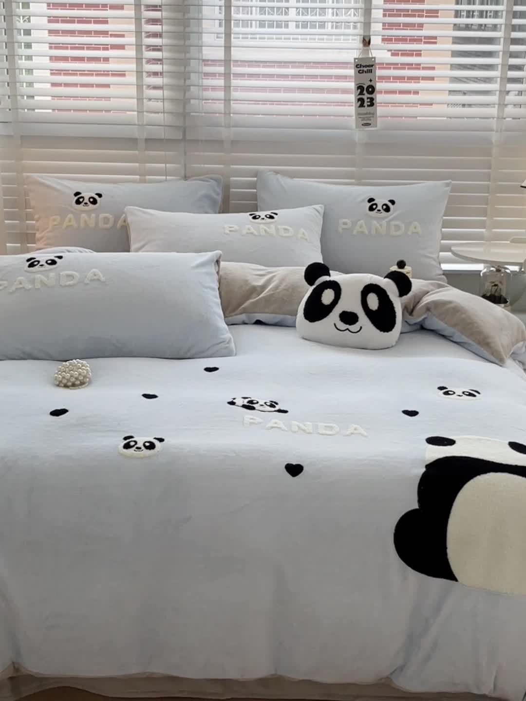 91家纺网 家纺一手货源 找家纺 娜娜 2023新款牛奶绒毛巾绣套件 熊猫多多-天空蓝小号