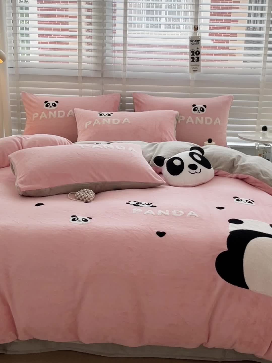 91家纺网 家纺一手货源 找家纺 娜娜 2023新款牛奶绒毛巾绣套件 熊猫多多-粉色小号