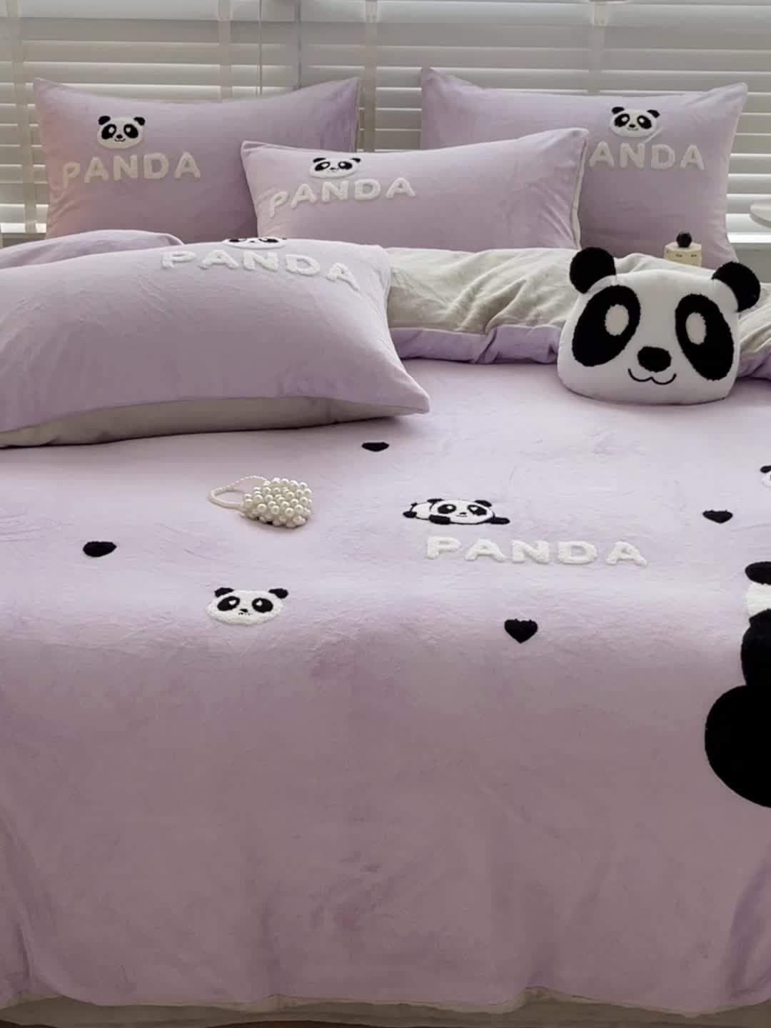 91家纺网 家纺一手货源 找家纺 娜娜 2023新款牛奶绒毛巾绣套件 熊猫多多-浅紫