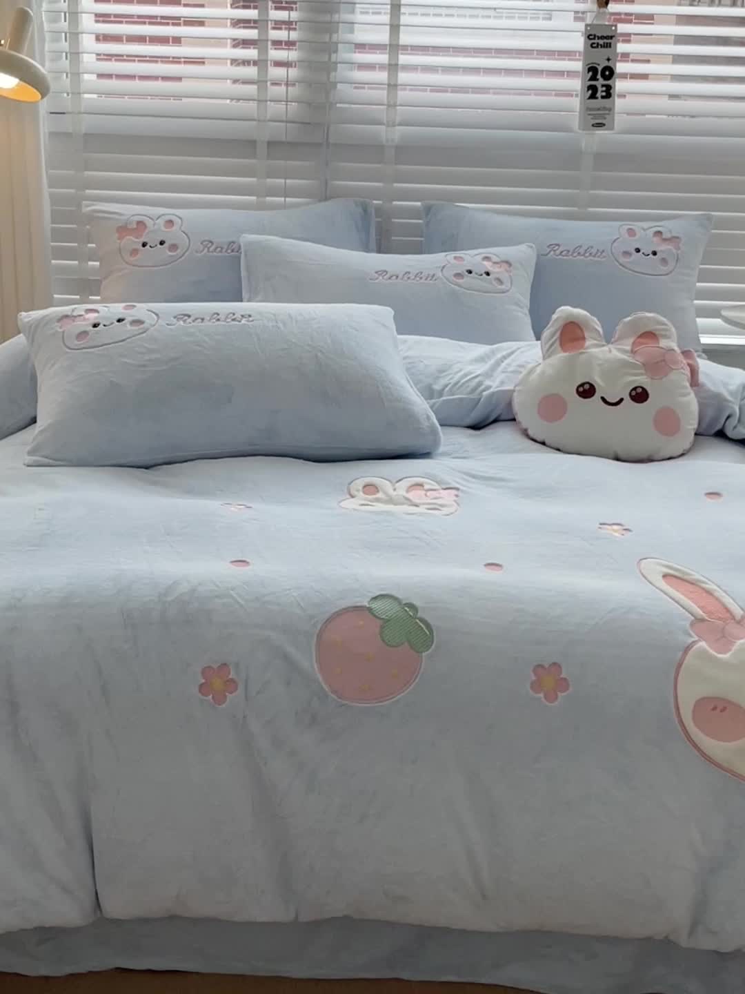 91家纺网 家纺一手货源 找家纺 娜娜 2023新款牛奶绒毛巾绣套件 萌萌兔-天空蓝小号