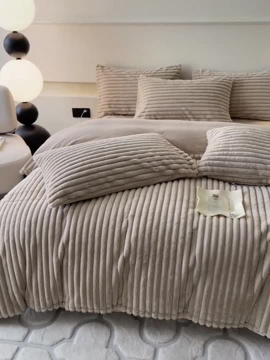 91家纺网 家纺一手货源 找家纺 金爱家 2023新款全消光A类纯色獭兔绒立体牛奶绒四件套 兔毛抽条咖