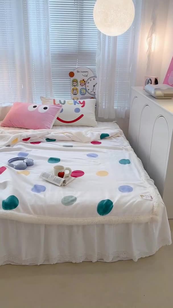 91家纺网 家纺一手货源 找家纺 昔可家纺 2023新款ins风牛奶绒羊羔绒印花毛毯（风格一）彩色波点