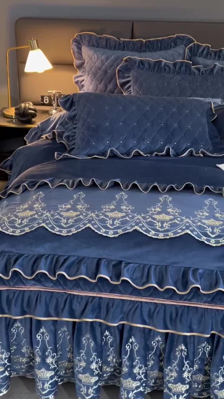 91家纺网 家纺一手货源 找家纺 罗艺轩 2024新款欧洲风情宝宝绒可拆卸夹棉床裙四件套 宝石蓝