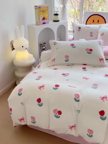 91家纺网 家纺一手货源 找家纺 包小包 2023直播爆款220g高克重印花小清新牛奶绒四件套 郁金香粉