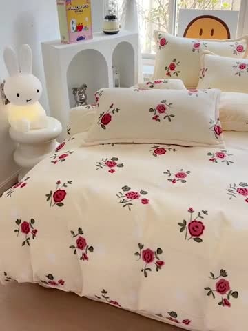 91家纺网 家纺一手货源 找家纺 包小包 2023直播爆款220g高克重印花小清新牛奶绒四件套 复古玫瑰