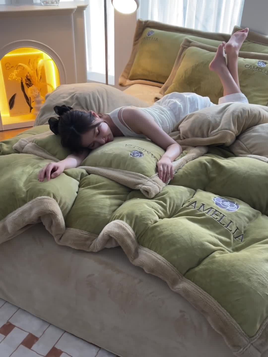 91家纺网 家纺一手货源 找家纺 笙意 新款加厚牛奶绒刺绣四件套-贝琳达系列 贝琳达-果绿+奶茶