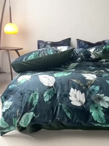 91家纺网 家纺一手货源 找家纺 安莱生活 2023秋冬新品数码印花绒四件套 蓝色鹅绒花