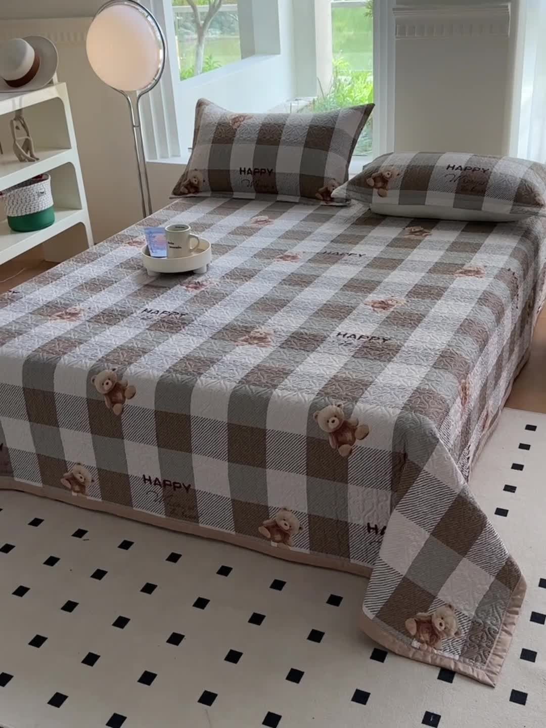 91家纺网 家纺一手货源 找家纺 40支全棉夹棉绗缝13372简约款印花多功能床盖夏被凉席通用 可爱小熊