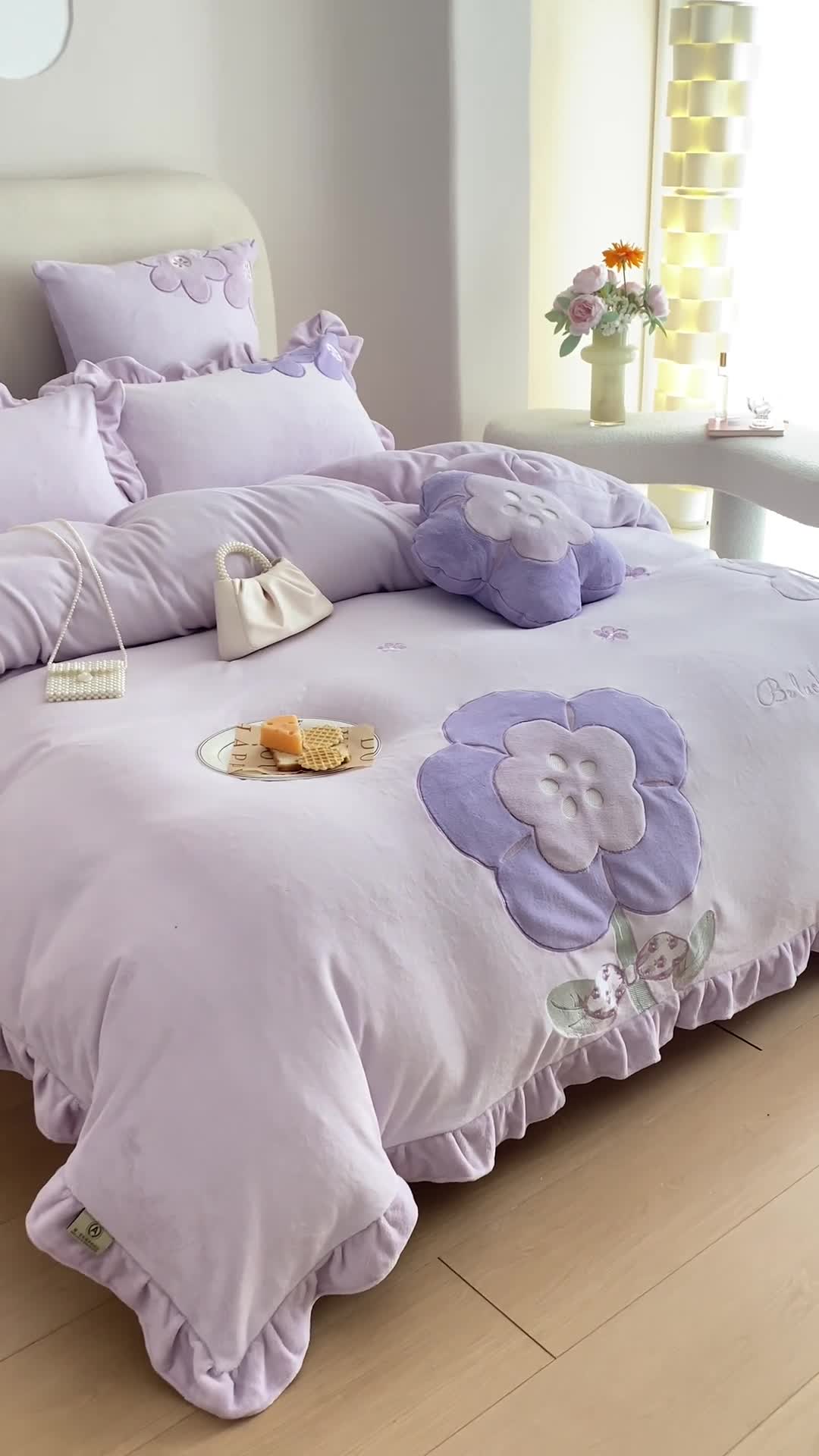 91家纺网 家纺一手货源 找家纺 （总）绒梦里2025新品加厚韩版贴布绣牛奶绒四件套兔毛绒法莱绒保暖套件