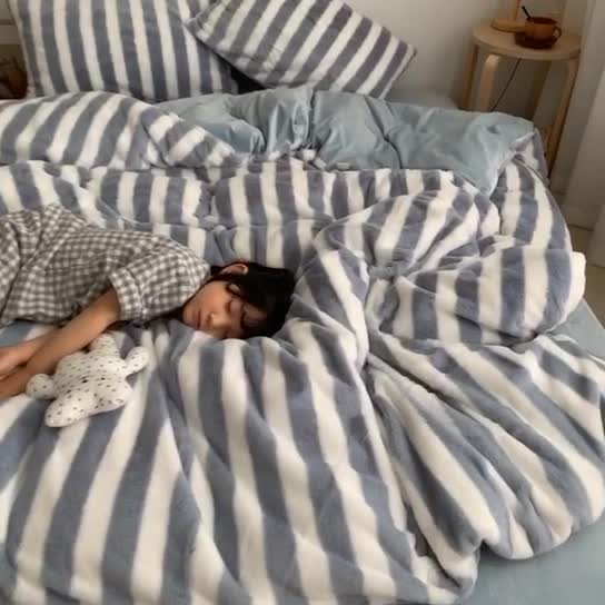 91家纺网 家纺一手货源 找家纺 萝莉家纺 2023新款ins小清新兔兔绒牛奶绒四件套 蓝条纹