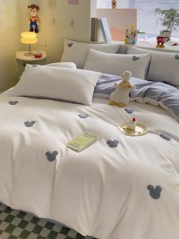 91家纺网 家纺一手货源 找家纺 眠帛家居 2024新款华夫格迪士尼米奇毛巾绣系列 米奇蓝灰