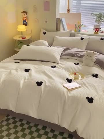 91家纺网 家纺一手货源 找家纺 眠帛家居 2024新款华夫格迪士尼米奇毛巾绣系列 米奇浅灰