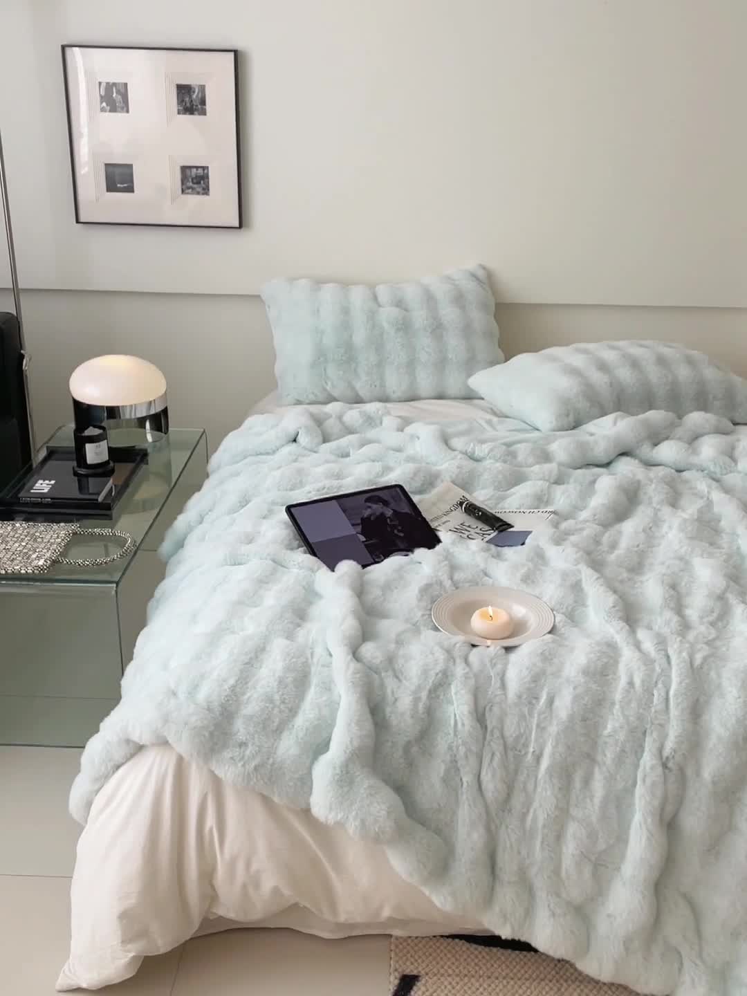 91家纺网 家纺一手货源 找家纺 潘朵拉 2023新款550g兔兔绒被套毯 兔兔绒被套毯天空蓝