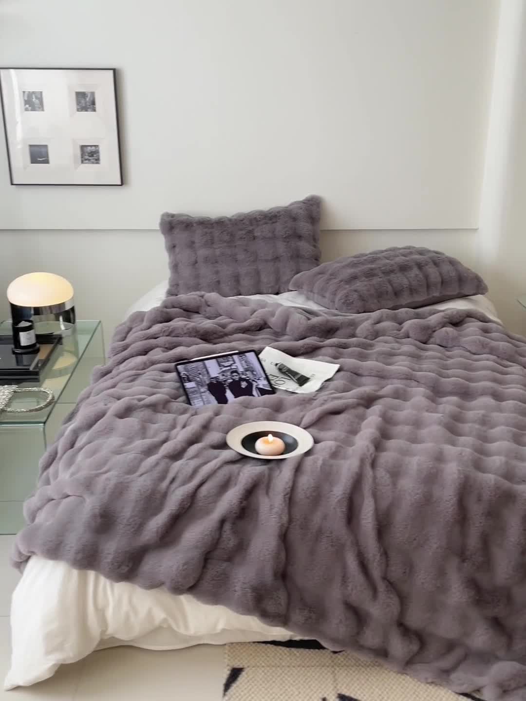 91家纺网 家纺一手货源 找家纺 潘朵拉 2023新款550g兔兔绒被套毯 兔兔绒被套毯暖灰